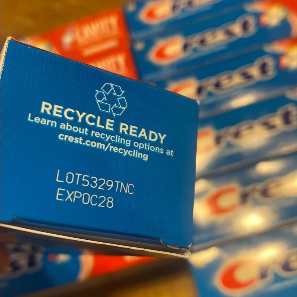 NEW! 12 Toothpaste Bundle CREST 5.7 oz - Picture 2 of 3